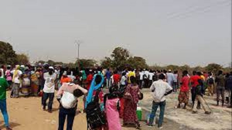 Urgent - Les populations de Ndiar barrent la Route des Niayes et réclament de l'eau 