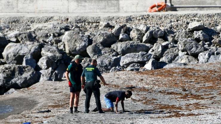 Espagne: le nombre de migrants arrivés depuis le Maroc lundi à Ceuta grimpe à 5 000
