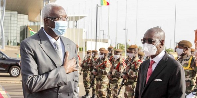 Mali: le président et le premier ministre de transition libérés, selon les militaires