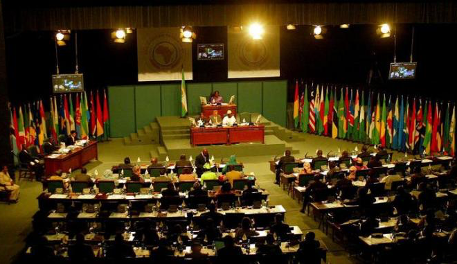 Pugilat aux biceps au Parlement africain en Afrique du Sud: Moussa Faki Mahamat déplore l’incident