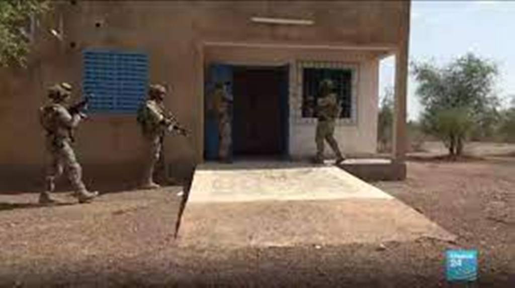 Lutte antiterroriste au Sahel : à l'entraînement avec les forces spéciales de l'opération Sabre