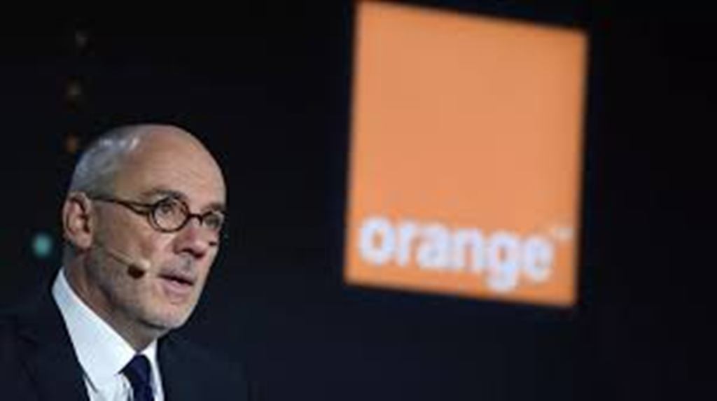 Crise politique en France: une panne massive chez Orange perturbe les numéros d'urgence