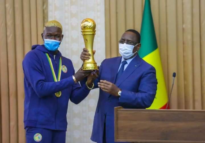 Beach Soccer : Macky Sall offre 10 millions FCFA à chaque joueur et au staff technique