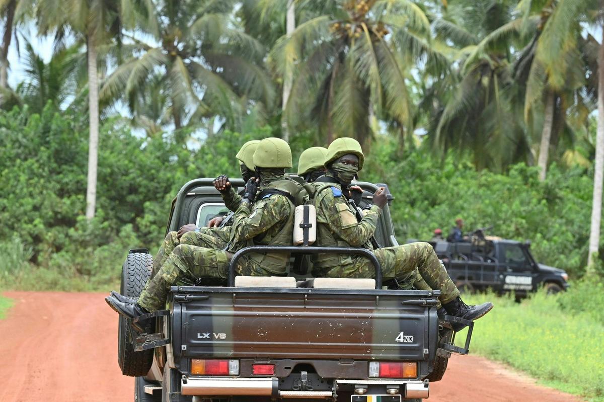 Côte d'Ivoire: trois militaires tués samedi dans l'explosion de leur véhicule près de la frontière avec le Burkina
