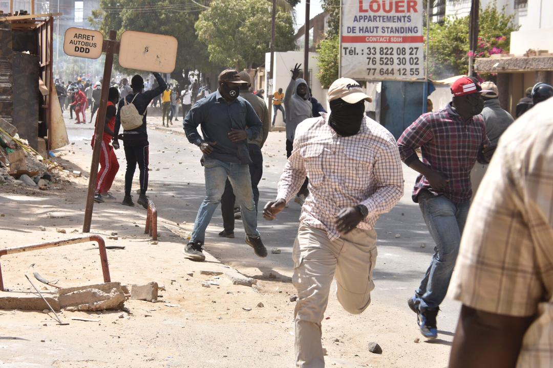 Sénégal: le pouvoir des "Nervis" croît devant le silence du Gouvernement
