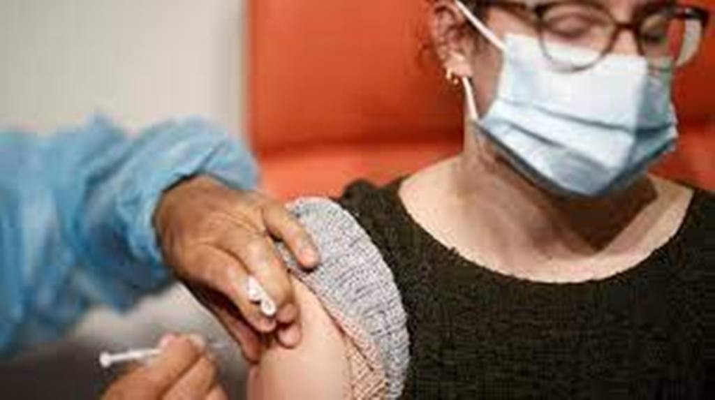 Covid-19: variant Delta, Novavax, «maskne», tout sur les dernières nouvelles de la recherche