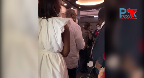 Vidéo - Gbagbo embarque à bord de son vol retour, à Abidjan ça chauffe entre police et populations
