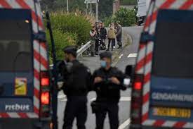 Rave party illégale en France: 5 gendarmes blessés, «un jeune de 22 ans a perdu une main», selon le préfet