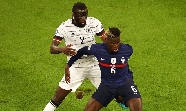Paul Pogba prend la défense de Karim Benzema