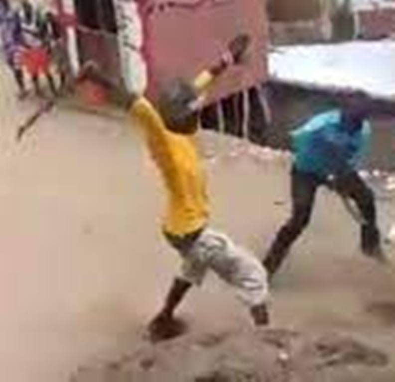 Par jalousie, il assène 3 coups de coupe-coupe au courtisan de son épouse