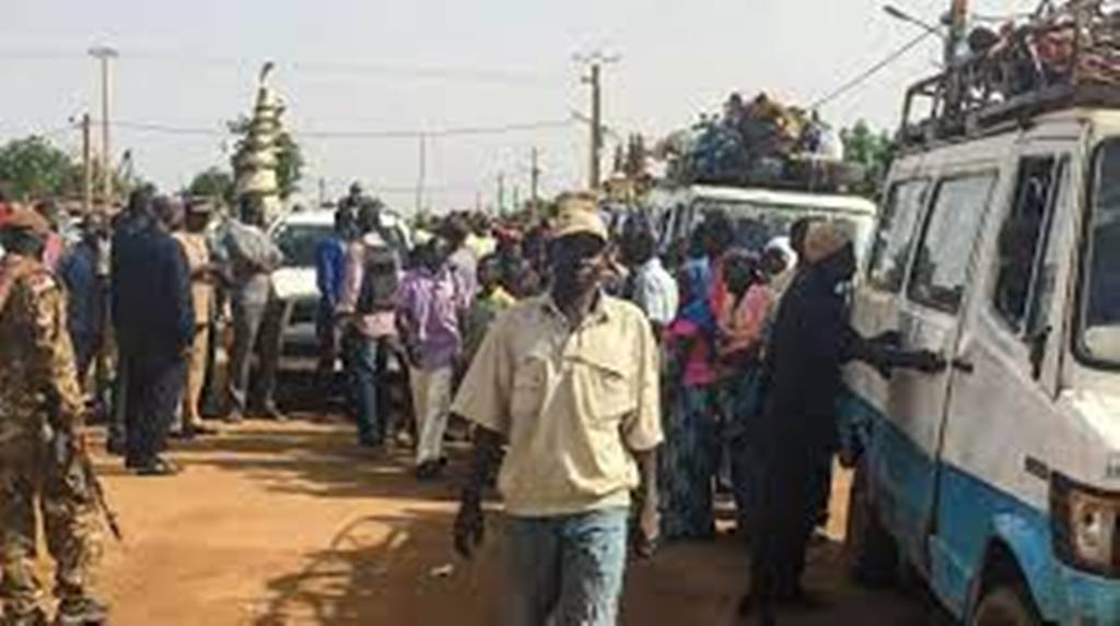 Mali: blocus jihadiste sur le village de Dinangourou