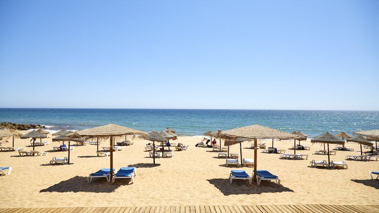 Covid-19: l'effondrement du tourisme mondial pourrait coûter 4 000 milliards de dollars