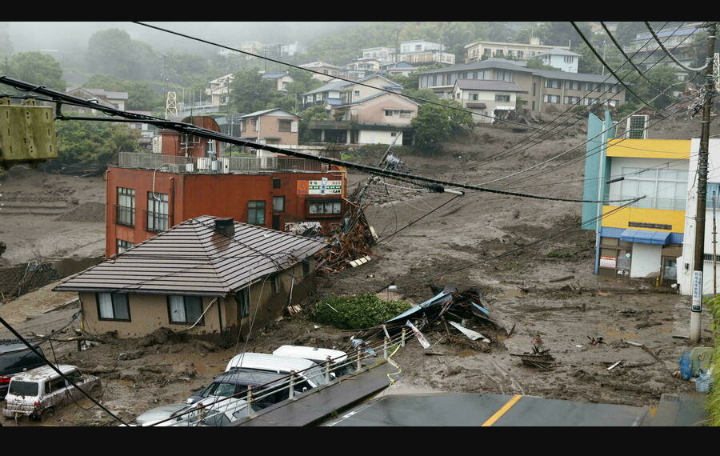 Japon: une vingtaine de personnes portées disparues après des glissements de terrain