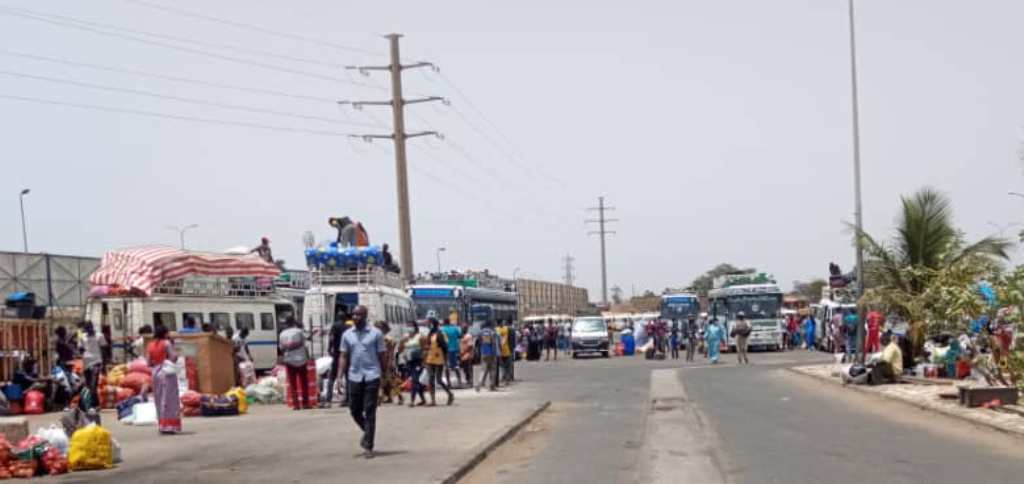 ​Ruée vers la gare des Baux-maraîchers: les clients coincés entre les risques du Covid et la flambée des prix de transport 