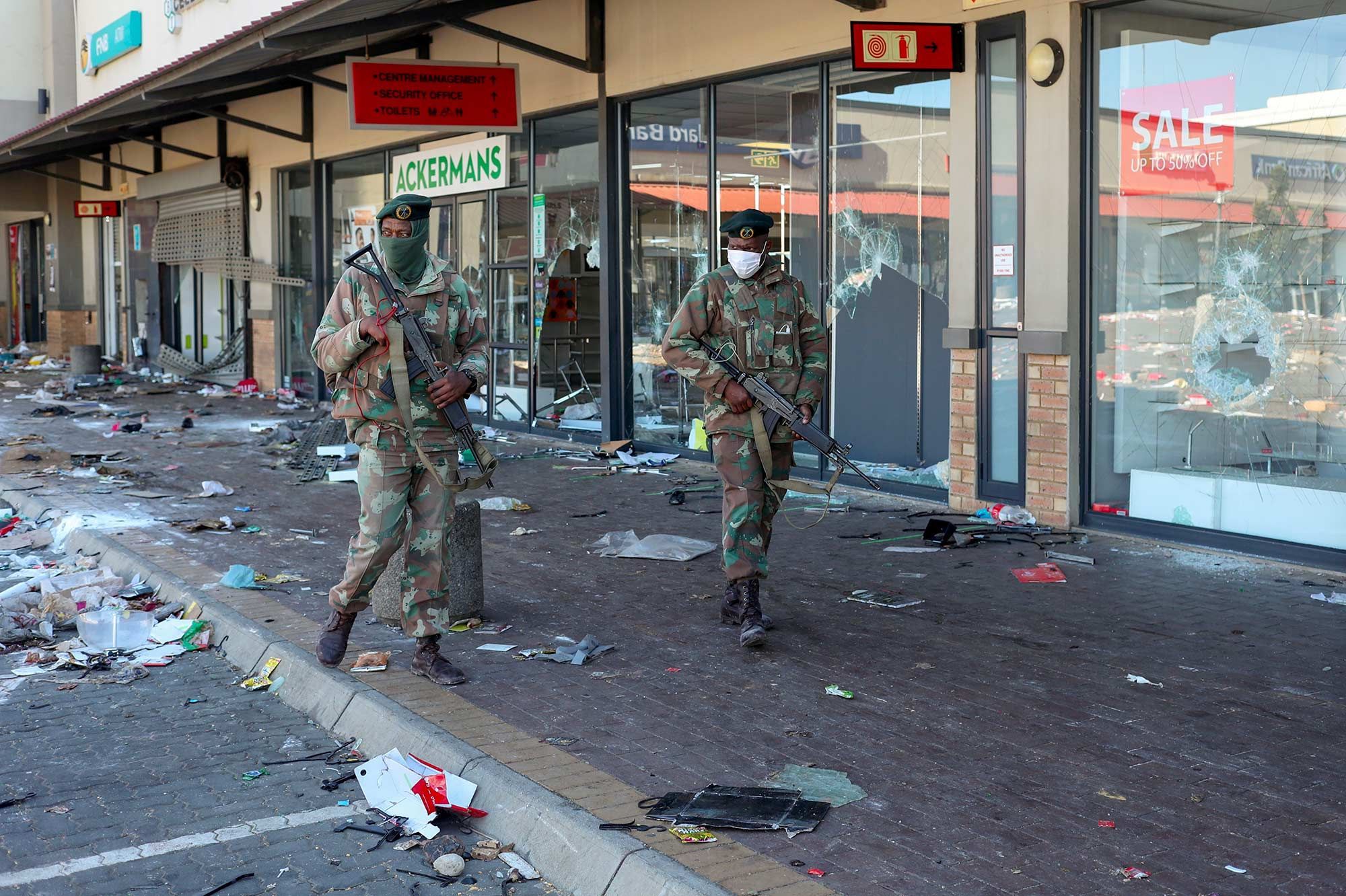 Afrique du Sud: le bilan des émeutes monte à 276 morts, selon le gouvernement
