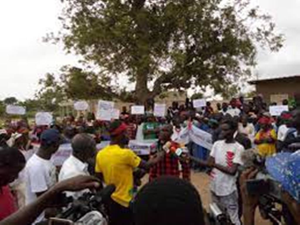 ​  Ndiaganiao : les populations du village de Guitir dans la rue pour réclamer de l’électricité