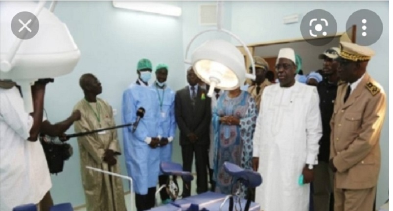 Covid-19 : Macky Sall en visite surprise dans certaines structures de santé à Dakar