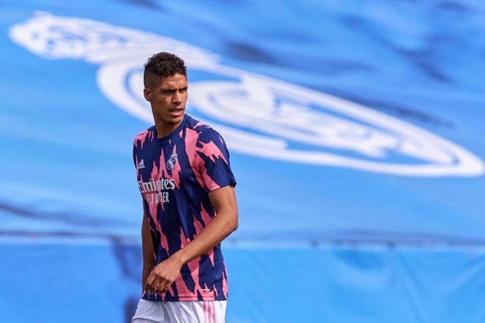 Manchester United officialise son accord avec le Real pour l’arrivée de Varane