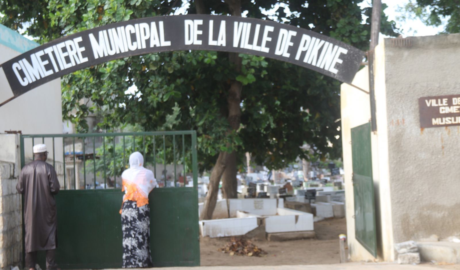 Il n'y a plus de place pour les morts au cimetière de Pikine