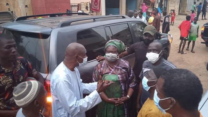 Inondations à Keur Massar : Aminata Assome Diatta offre du matériel de pompage aux sinistrés