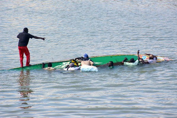 Chavirement d'un pirogue à l'embouchure du fleuve Sénégal: la Dirpa rapporte 11 personnes secourues et un corps repêché