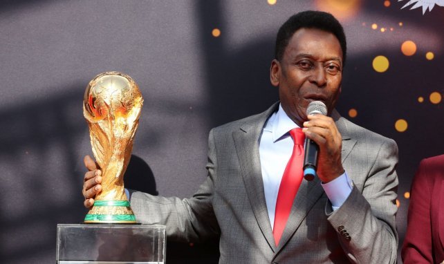 Pelé opéré d'une tumeur au côlon et en soins intensifs
