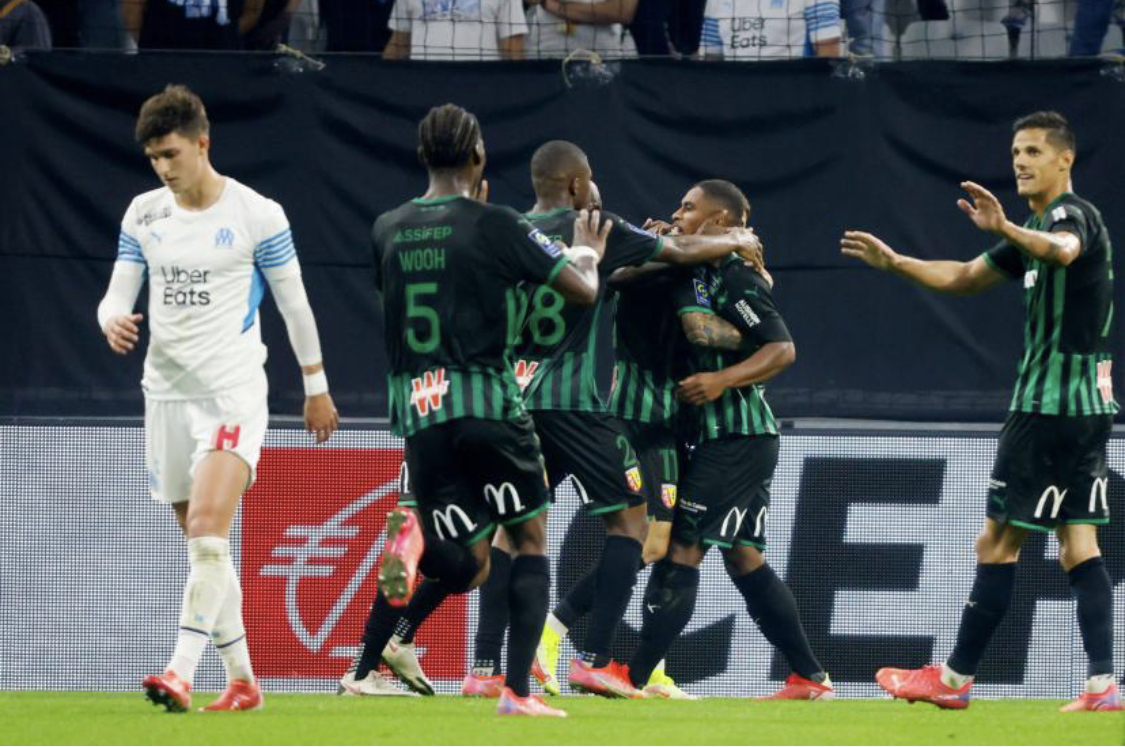 Ligue 1: Lens inflige une première défaite à l’OM au bout d’un match fou