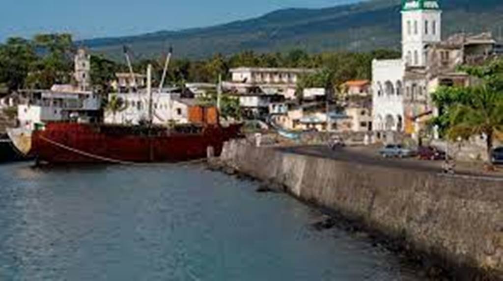 Comores: le ministre des Finances menace la presse lors de son premier discours