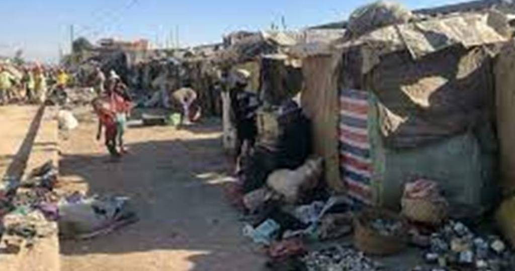 Madagascar: au bidonville La Réunion Kely, on vend des ordures pour survivre