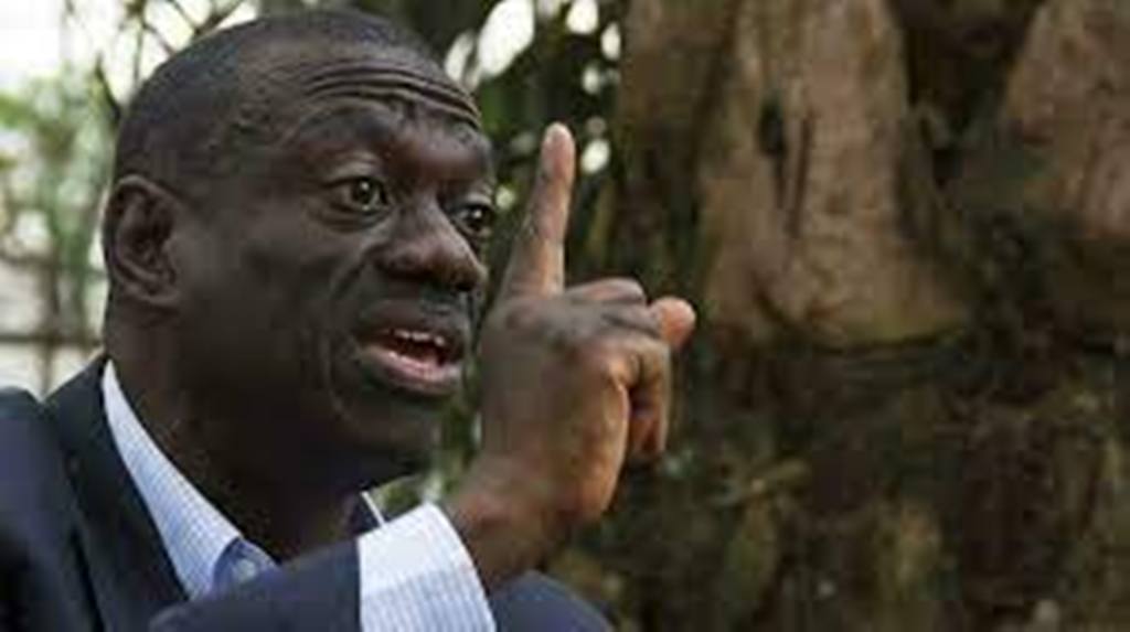 En Ouganda, Kizza Besigye signe son retour sur la scène politique