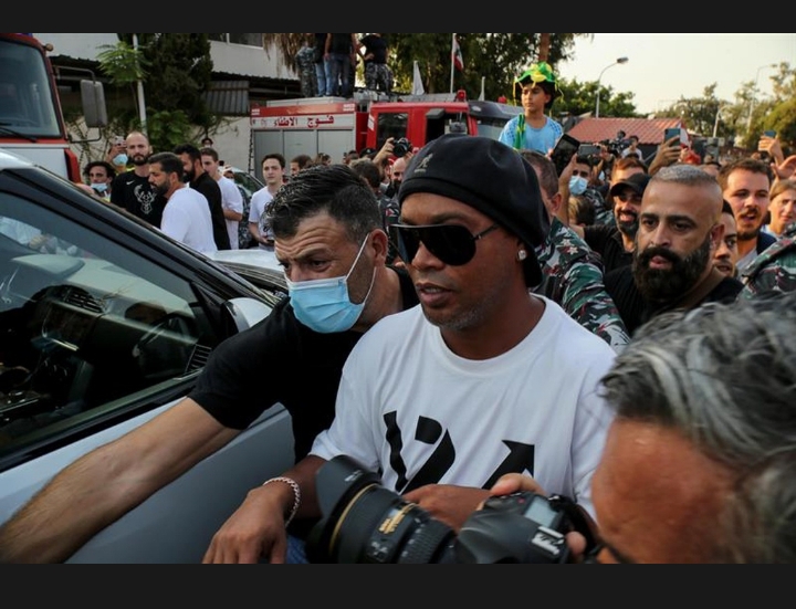 Ronaldinho invité par le PSG pour assister au match contre le Leipzig