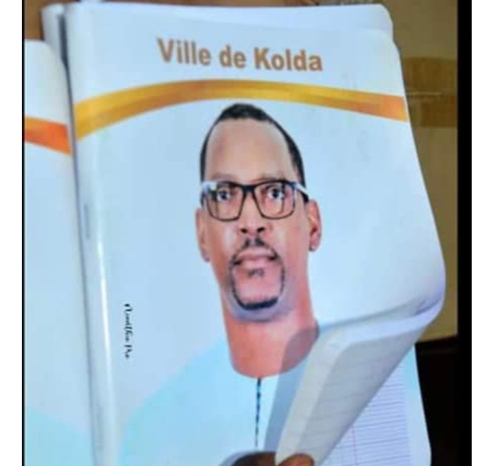 Kolda: Mame Boye Diao va changer les couvertures des cahiers destinés aux élèves