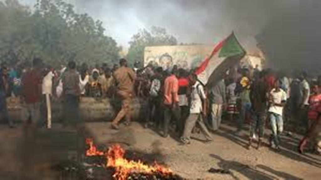Les Soudanais refusent le coup d'État dans la rue, la communauté internationale fait pression
