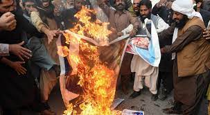 Pakistan: trois policiers tués lors d'une manifestation d'islamistes hostiles à la France