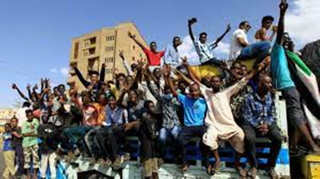 Manifestations au Soudan: le général Burhan fragilisé par la pression de la rue