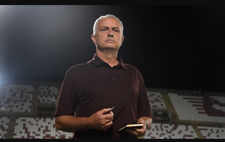 AS Rome : José Mourinho fustige l'arbitrage après la défaite face à l'AC Milan