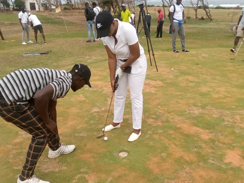​Session d’Initiation au Golf : Des avocats du barreau à l’apprentissage des rudiments du Golf