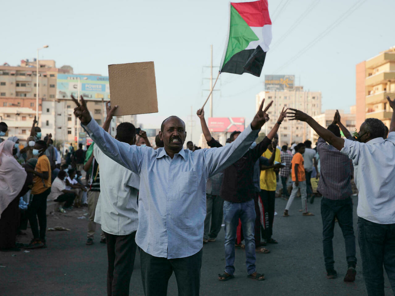 Au Soudan, des milliers de manifestants visés par des grenades lacrymogènes