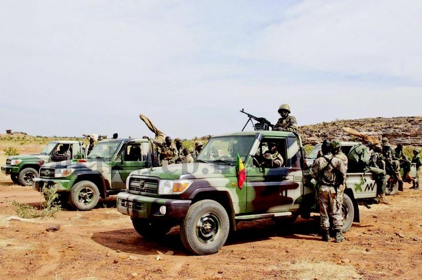 Mali: le MNLA accuse l'armée malienne d'avoir exécuté trois civils à Gao, l'armée française dément