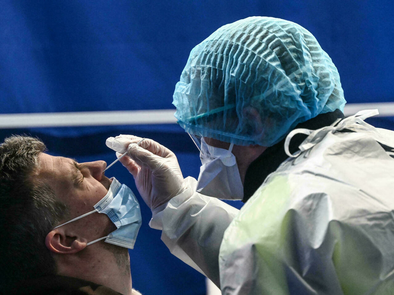 Covid-19 : la dose de rappel et le retour du masque obligatoire au menu du Conseil de défense