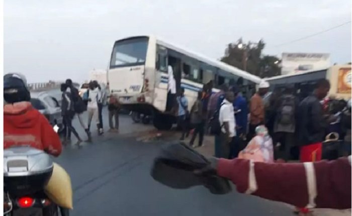 Accident routier à Yeumbeul C52/Boune: un minibus tue une fille de 21 ans