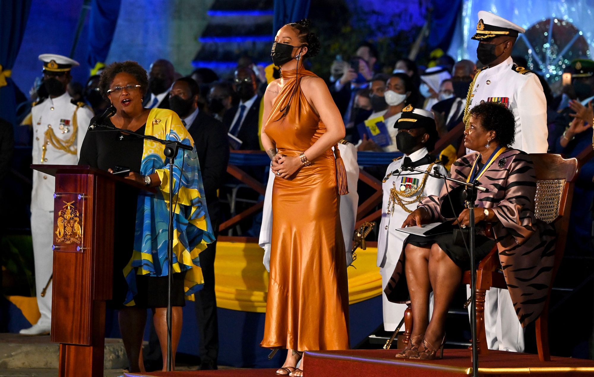 La République de la Barbade est née, Rihanna déclarée héroïne nationale