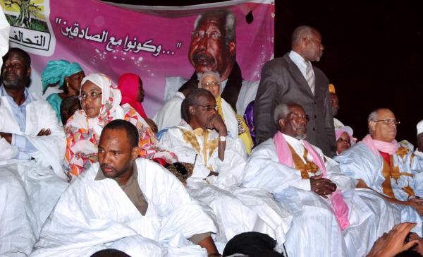 Des militants du parti islamiste Tawasoul, lors d'un meeting à Nouakchott le 21 novembre. AFP PHOTO / STRINGER