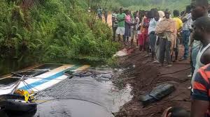 Kenya: au moins 20 morts dans l’accident d’un bus emporté par une rivière en crue (police)