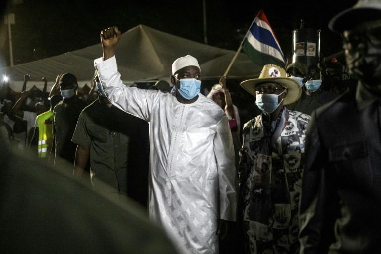 Gambie: le sortant Barrow largement en tête de la présidentielle