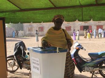Des législatives au Mali marquées par une faible participation, un second tour se profile