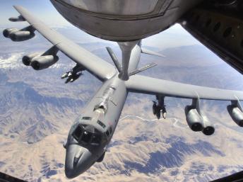 Un B-52, ici en cours de ravitaillement au dessus de l'Afghanistan. Deux de ces appareils ont traversé la zone de surveillance aérienne chinoise. US Air Force