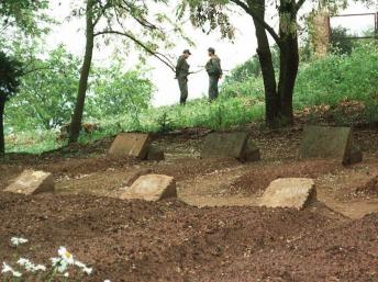 Algérie: les crânes des sept moines de Tibéhirine peuvent être autopsiés