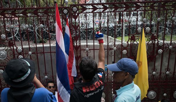 Thaïlande: des manifestants sont entrés de force au siège de l'armée
