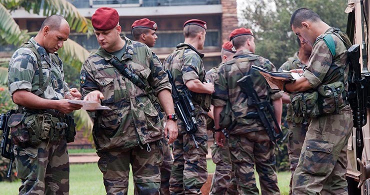 RCA: les premiers renforts français, prépositionnés, attendent le feu vert politique